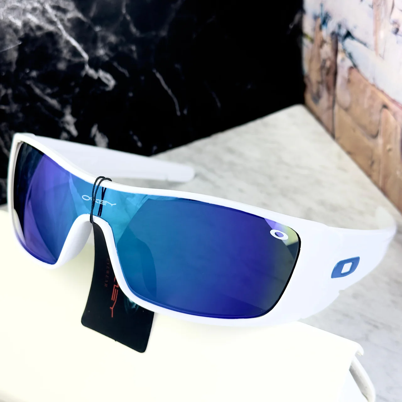 Oakley OM02