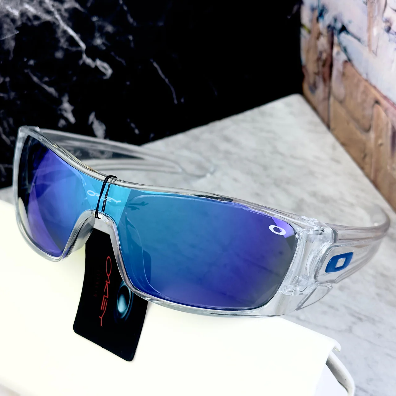 Oakley OM06