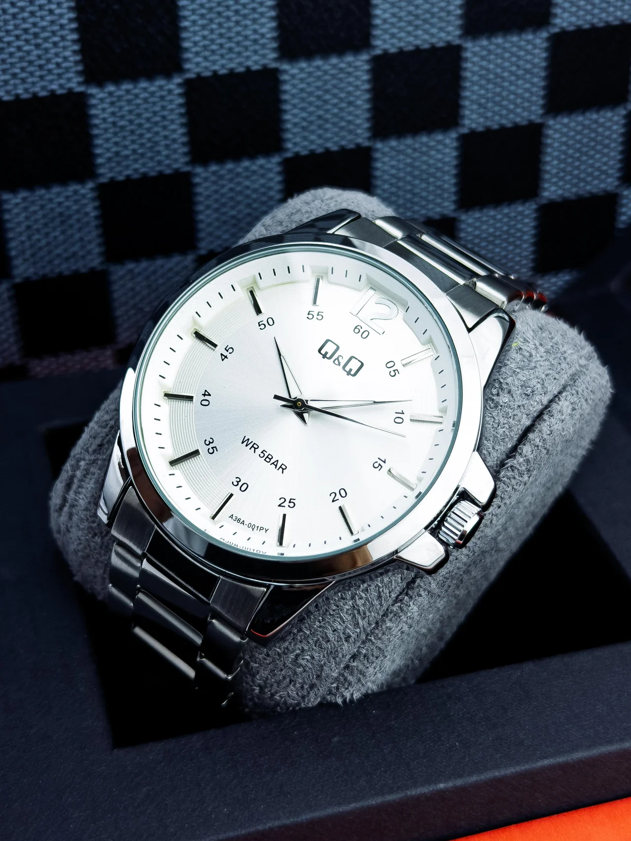 Q&Q - WR51